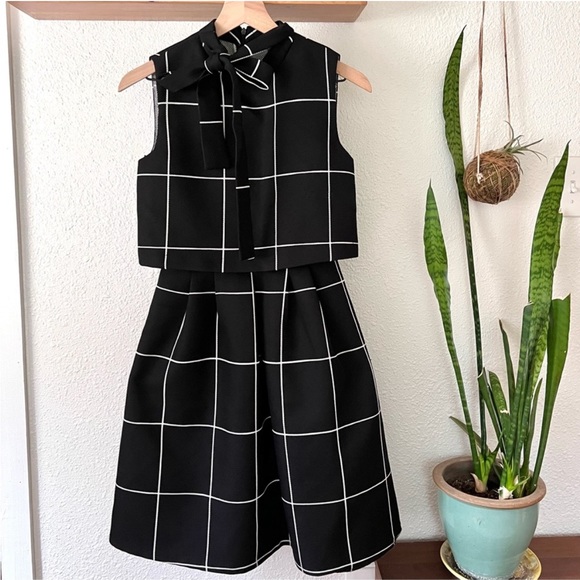 Gracia Windowpane Dress - Picture 2 of 8